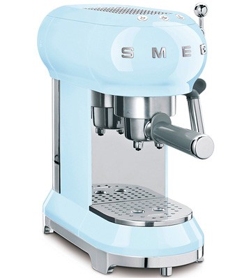 SMEG ECF01PBEU пастельная-голубая рожковая кофеварка