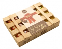 Традиционные ликерные конфеты из горького шоколада с начинками в деревянной коробке